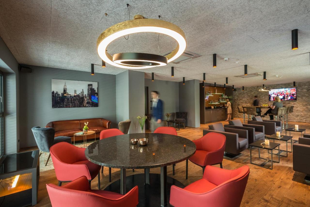 Golden Ball, Exclusive Serviced Apartments Munich Ашхайм Екстериор снимка